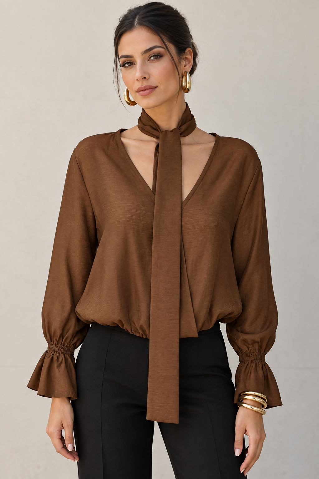 Blusas Para Mujer Con Lazo Al Cuello, Escote En V Y Manga Larga Con Olanes N63130 Café