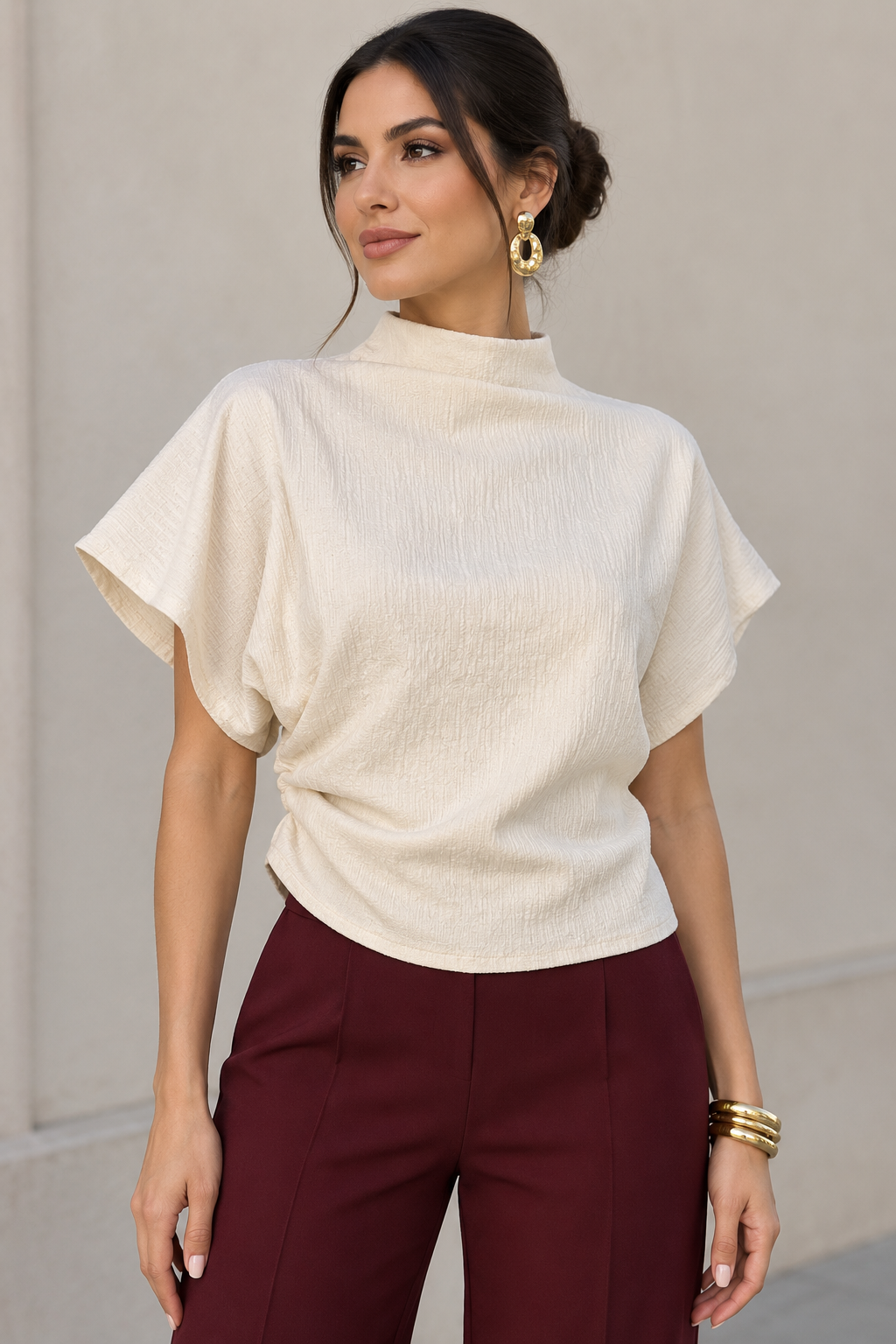 Blusas Para Mujer De Tejido Texturizado Con Cuello Alto Tipo Murciélago N63125 Crema
