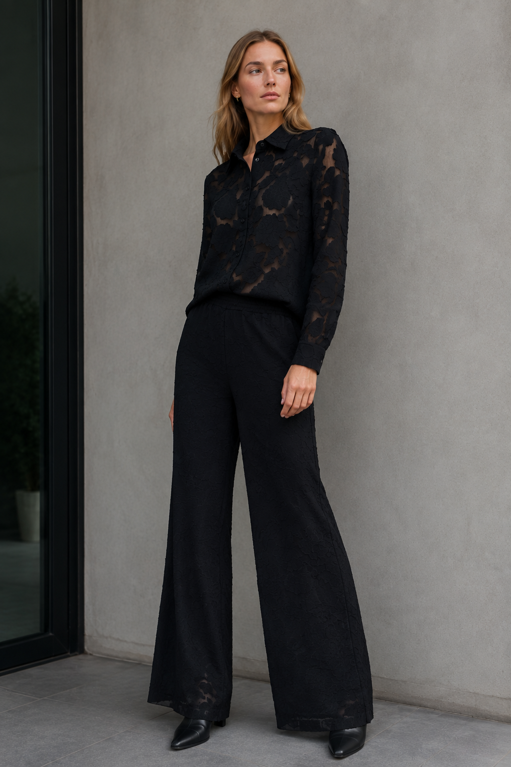 Pantalones Para Mujer Jacquard Floral Pierna Ancha Con Resorte W63117 Negro