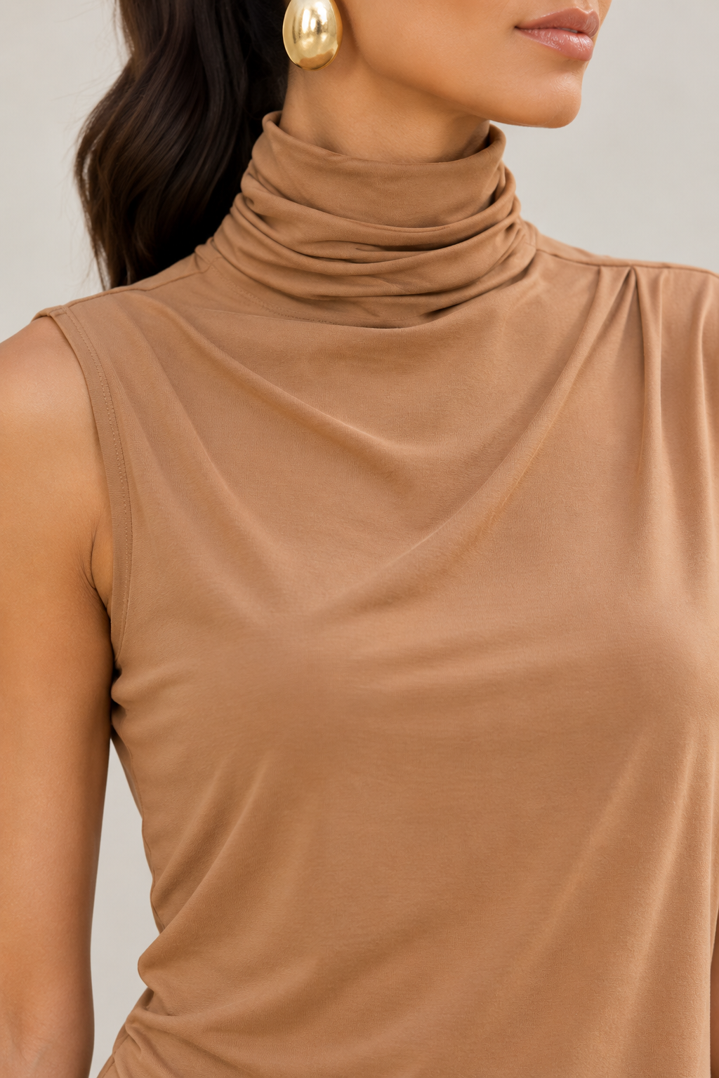Blusas Para Mujer Blusón Sin Mangas Cuello Alto Corte Asimétrico N63138 Beige