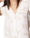 Blusas Para Mujer Bobois Moda Casuales Camisera Con Olanes Cuello V Con Estampado N41142 Unico