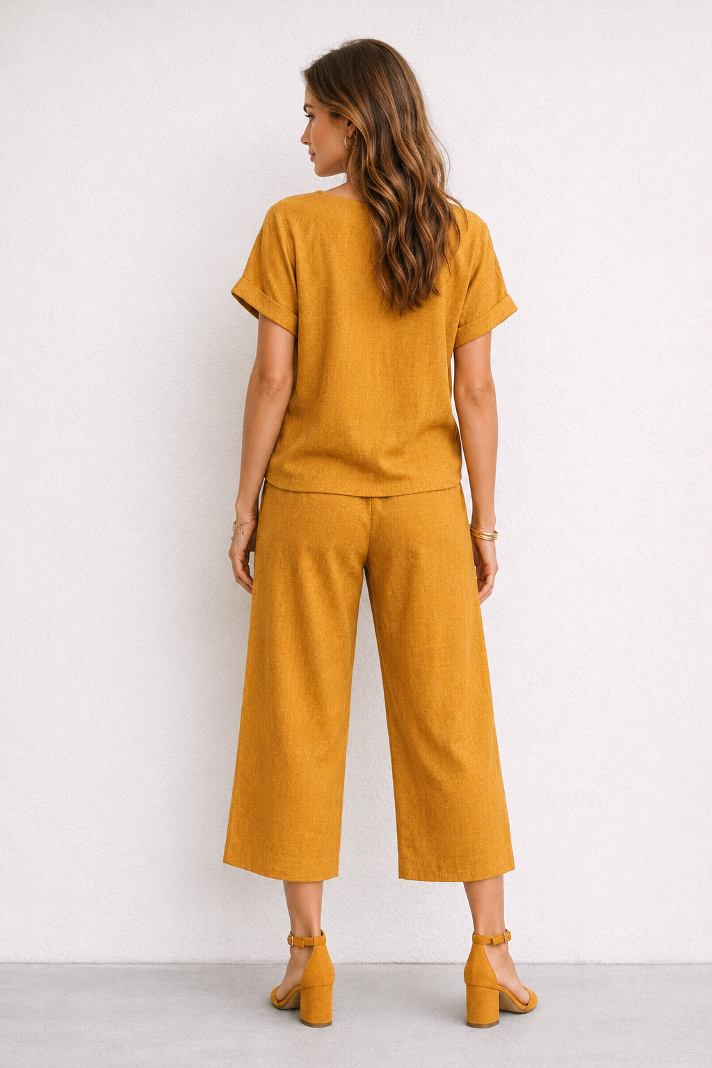 Pantalones Para Mujer Amplio Corto Con Pinzas W61113 Ocre